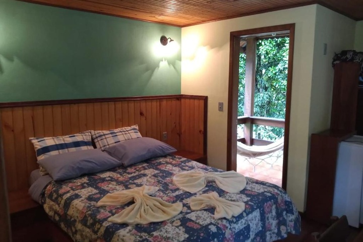 Room 2 of 10