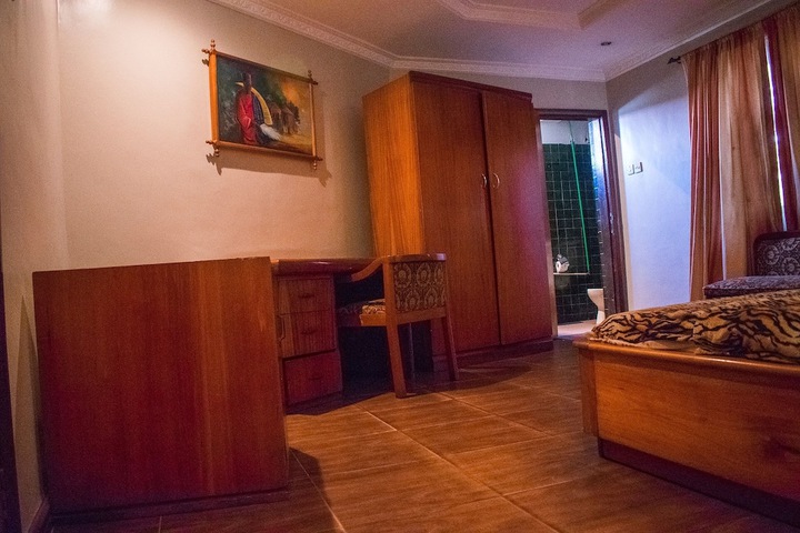 Room 15 of 38