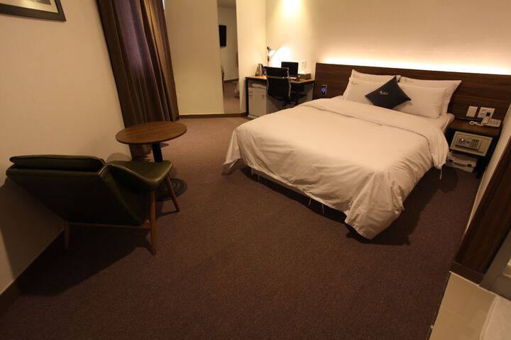 Room 13 of 53