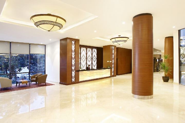 Entrance & Lobby
