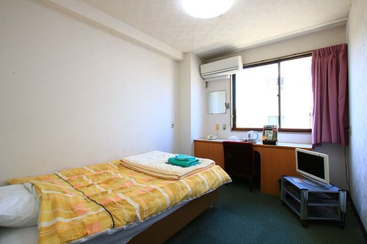 Room 4 of 10