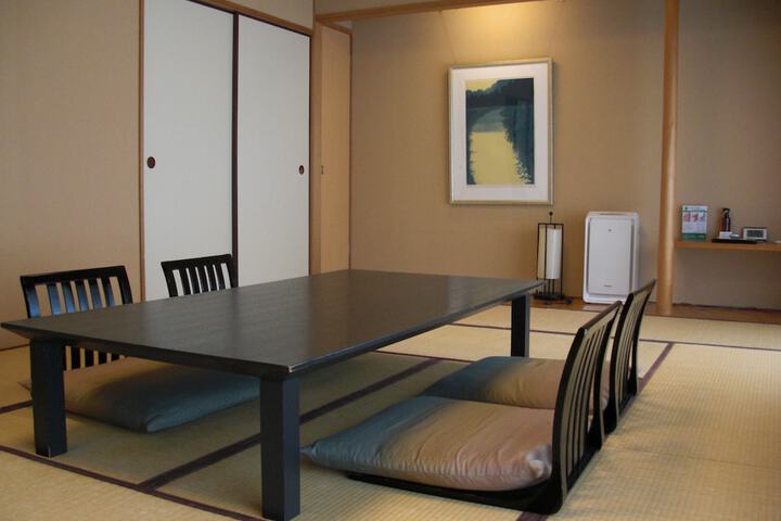 Room 11 of 50
