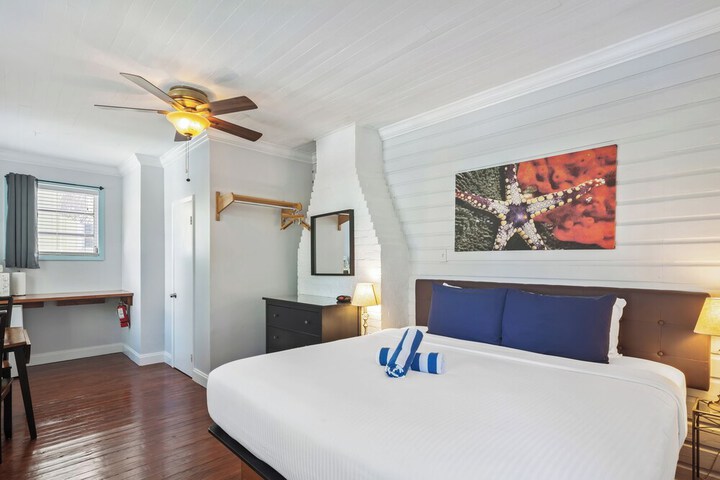 Room 21 of 62