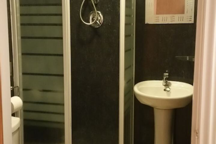 Room 4 of 18