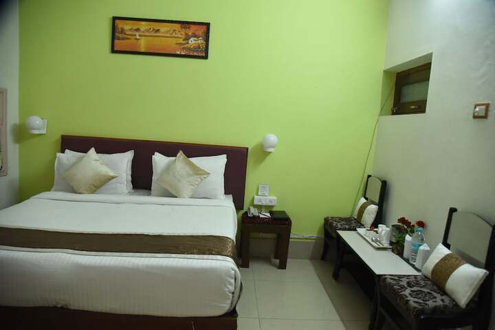 Room 9 of 13