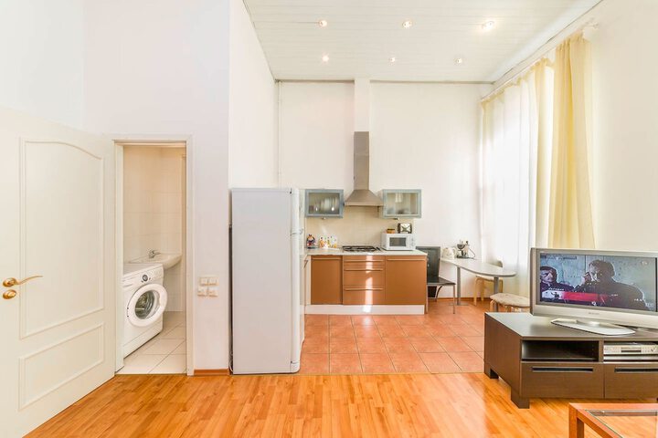 Room 6 of 18