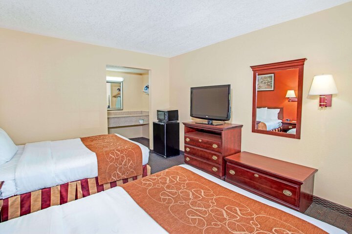 2 Double Beds (5 of 9)