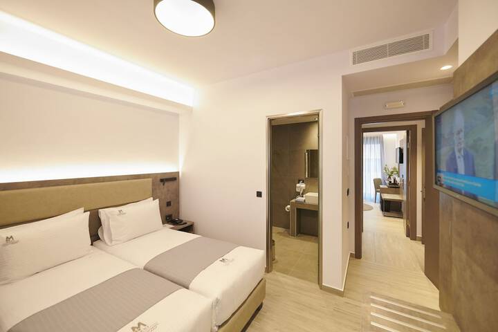 Room 8 of 37