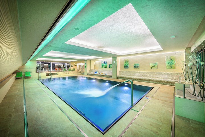 Pool 54 of 119