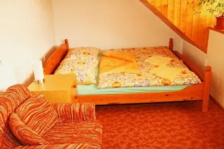 Room 5 of 10