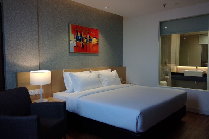 Room 3 of 32