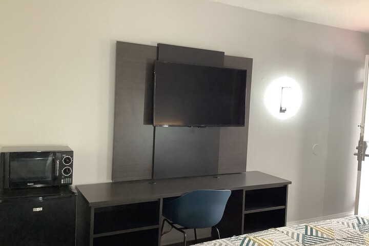 Room 28 of 76