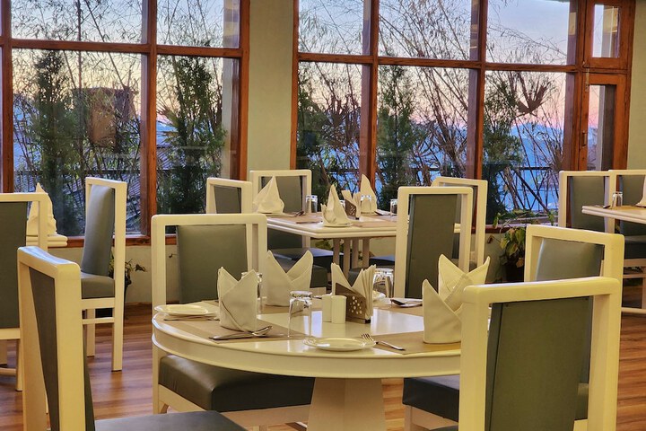 Dining 74 of 81