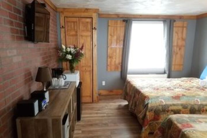 Room 9 of 18