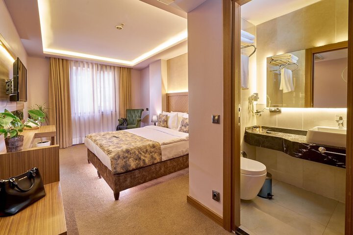 Room 11 of 34