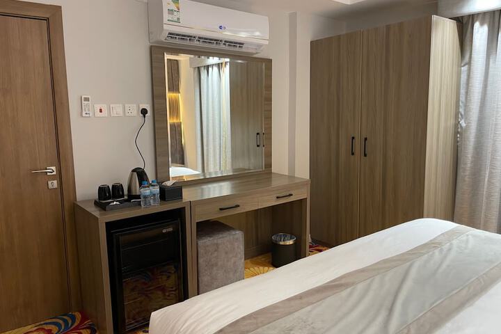 Room 16 of 68