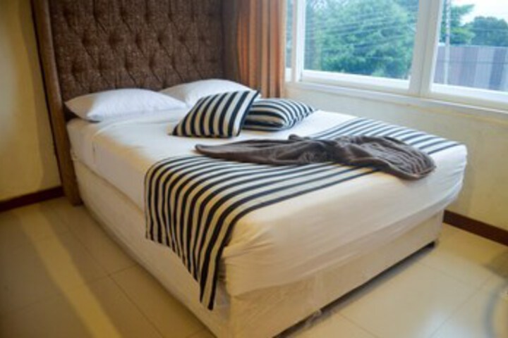 Room 12 of 22