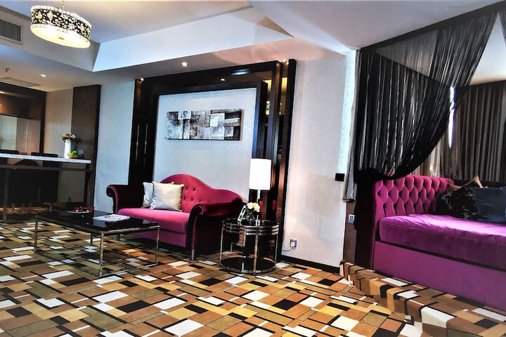 Room 4 of 49