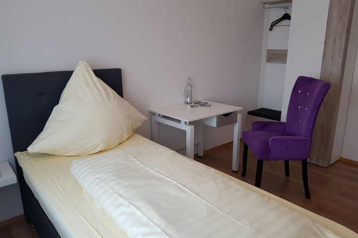 Room 7 of 65