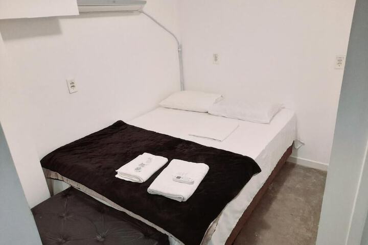 Room 13 of 43