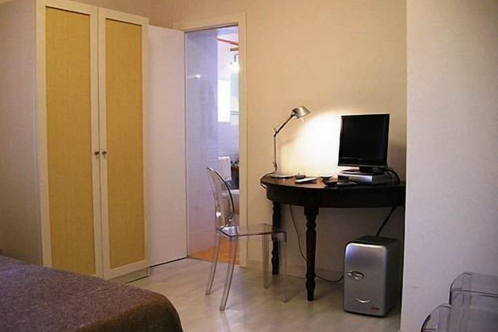 Room 32 of 85
