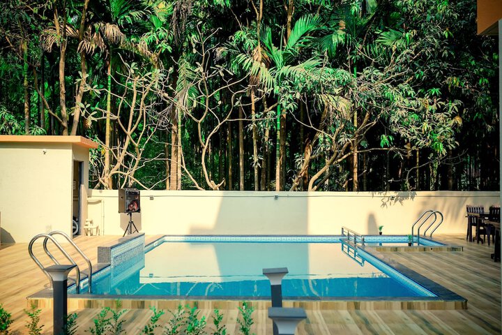 Pool 18 of 28