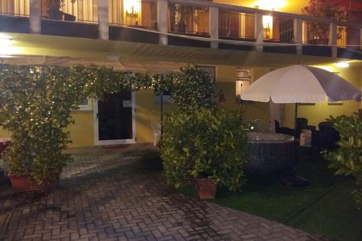Hotel Exterior 37 of 44
