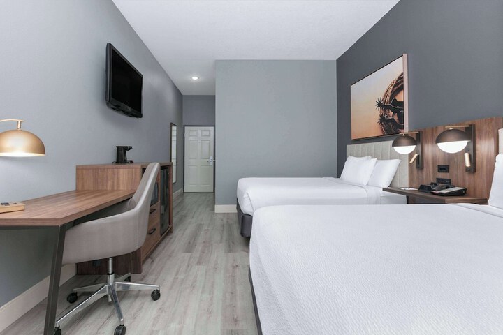 1 King Bed (1 of 3)
