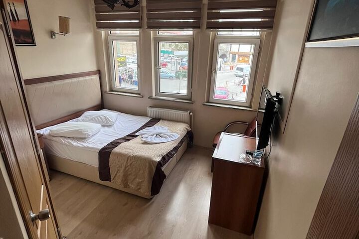 Room 11 of 27
