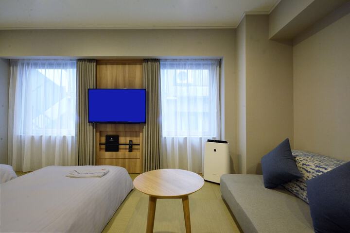 Room 13 of 83