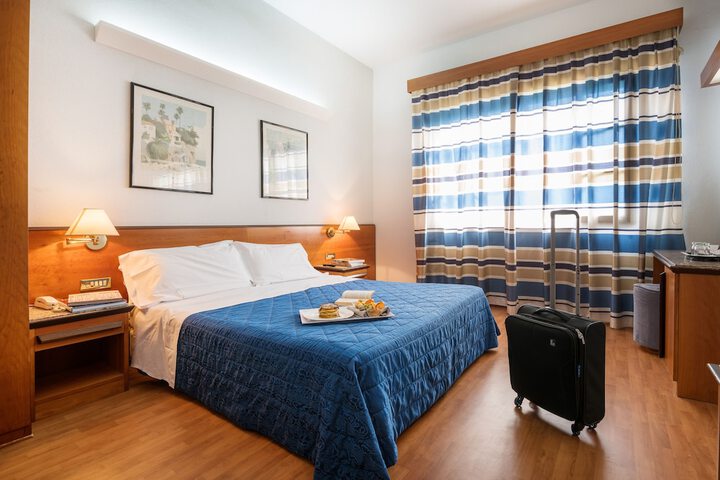 Room 20 of 102