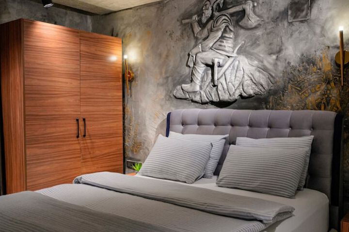 Room 40 of 244