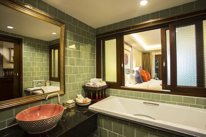 Room 28 of 68