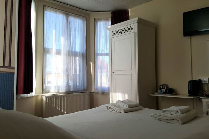 Room 2 of 24