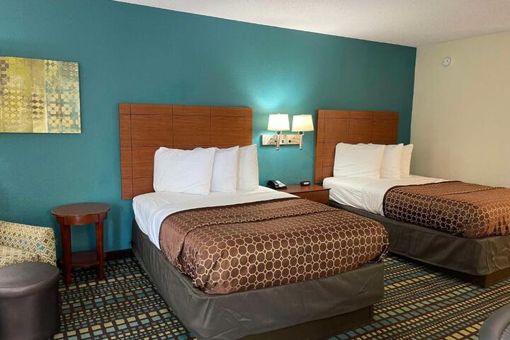 2 Double Beds - Wireless High Speed Internet, Microwave and Refrigerator, Coffee Maker (6 of 9)
