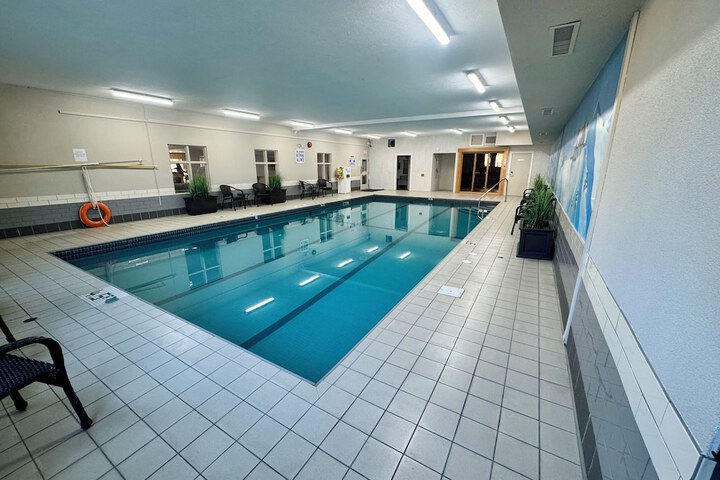 Hotel with Pool