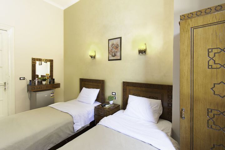 Room 8 of 33