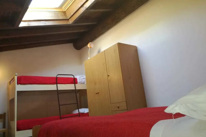 Room 6 of 24
