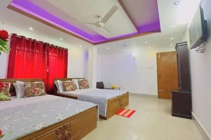 Room 5 of 12