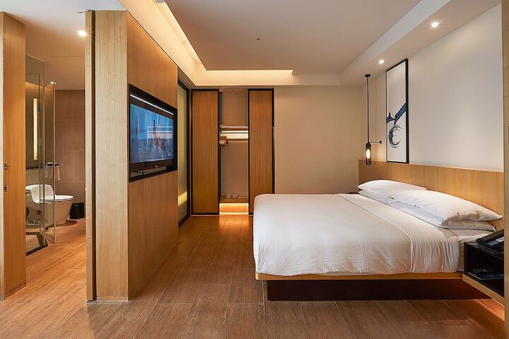Room 9 of 36