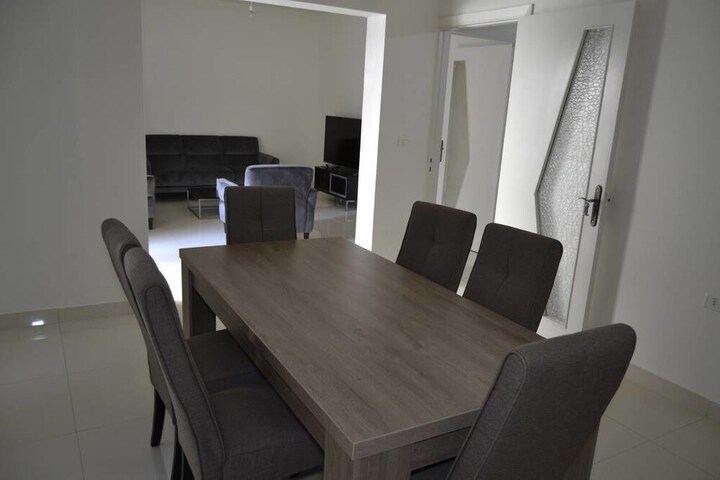 Room 6 of 13