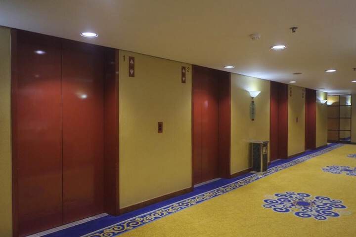 Ballroom/Hall 57 of 60