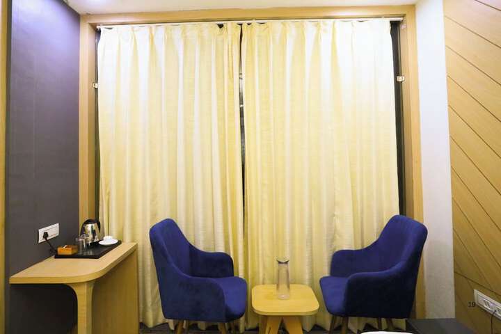 Room 6 of 42