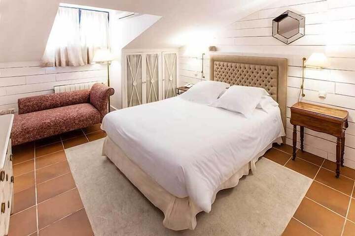 Room 9 of 35