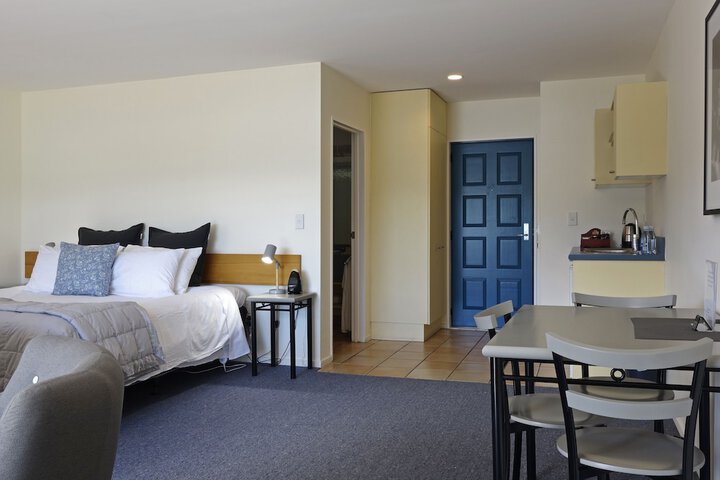Room 13 of 34