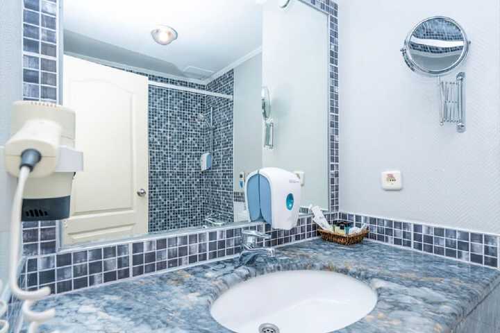 Clean Restrooms