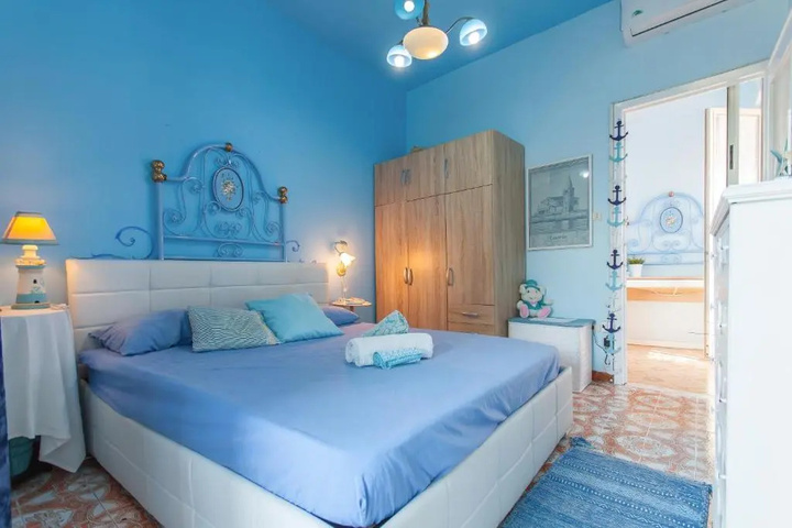 Room 2 of 11