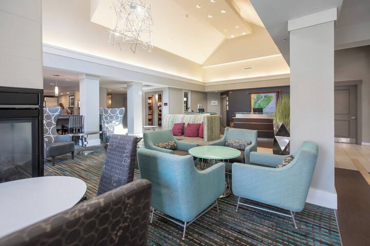 Lobby lounge