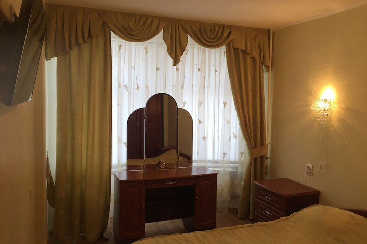 Room 6 of 44