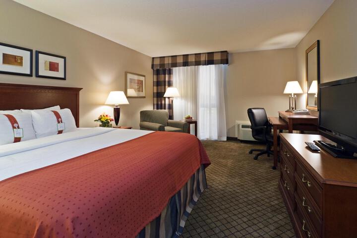Standard Room, King or Two Doubles (4 of 8)